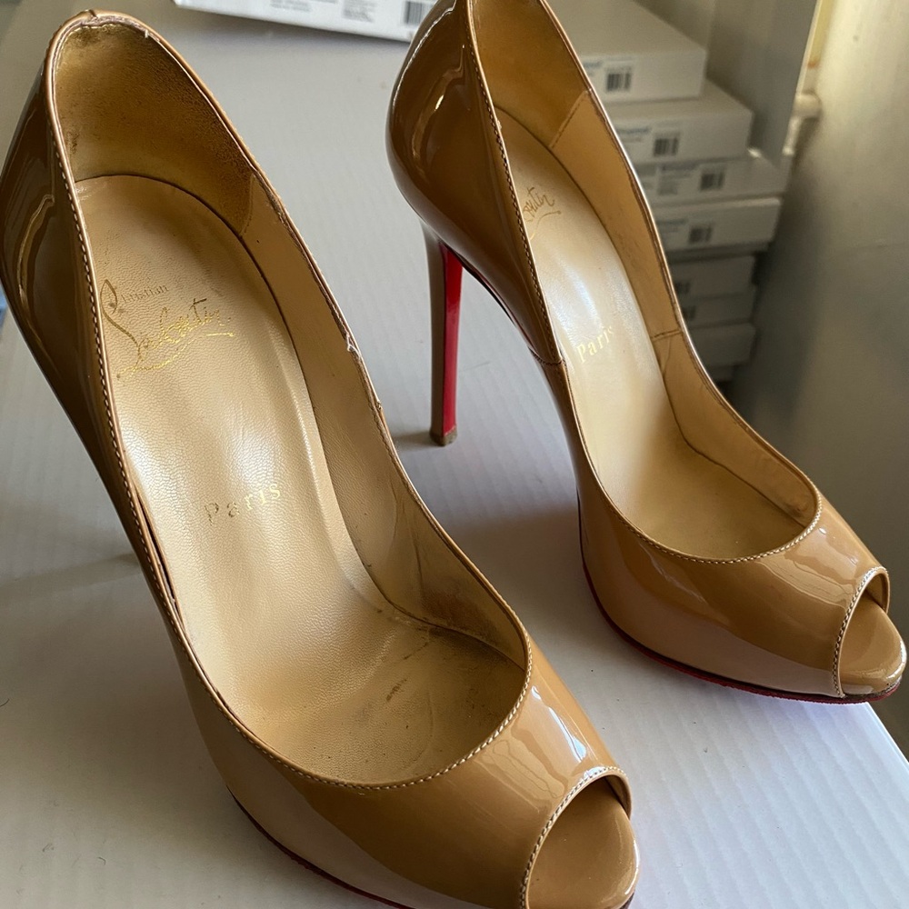 Christian Louboutin Peep toe Heels Pumps Red bottoms